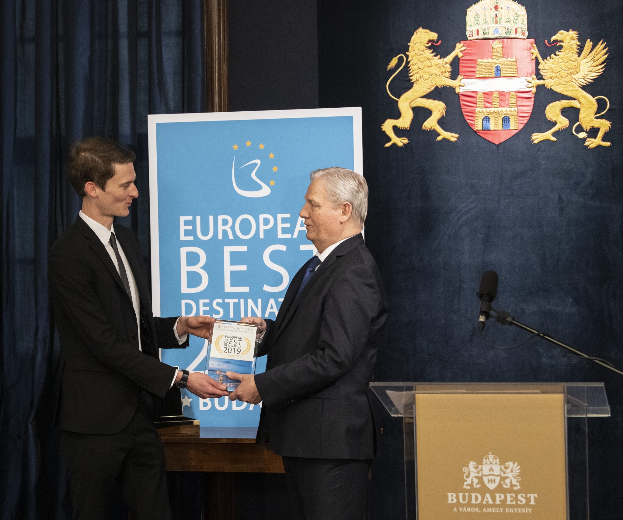 Budapest Mayor István Tarlós received the European Best Destination 2019 Award, granted to Budapest earlier this year, from Maximilien Lejeune, head of the European Best Destination (EBD) agency.