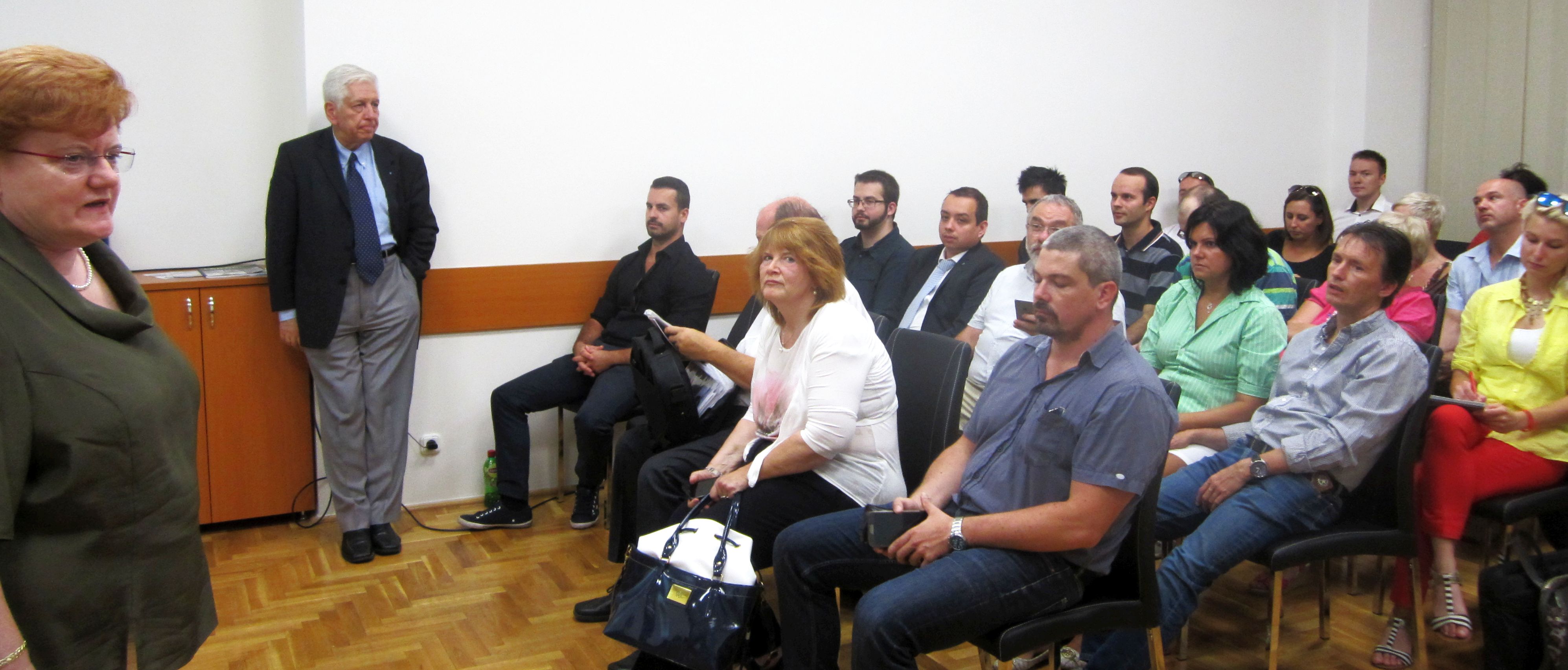 Az AmHunCham NY Budapesten tartózkodó delegációjának három tagja válaszolt több mint hatvan résztvevő kérdéseire a Budapesti Vállalkozásfejlesztési Közalapítvány SMARTPOINT-jában szervezett Workshopon arra a kérdésre, hogy "Eljuthatnak magyar vállalkozások az USA-ba?"